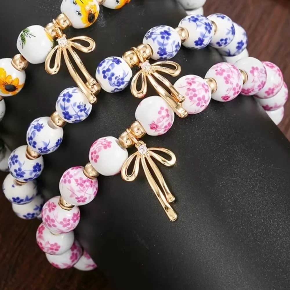 NEW Elegant Gold and Blue Floral Bracelet. Cute Trendy Bracelet 💙  A9-285
